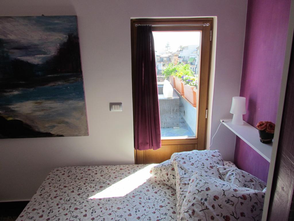 Bed and Breakfast La Terrazza Sul Mare Aci Castello Zewnętrze zdjęcie